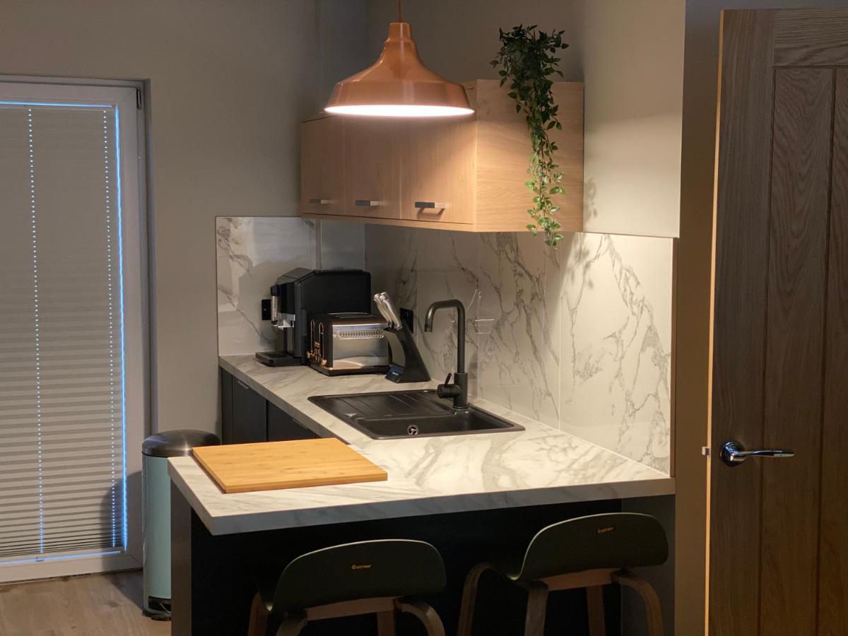 Lovely 3 Bed With Jacuzzi, Close To Airport, Driveway, Wifi Edinburg Exteriör bild